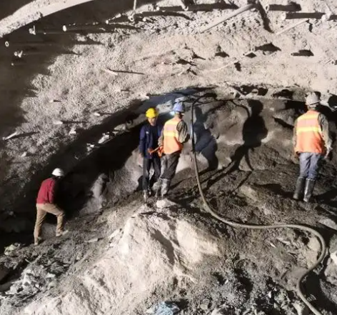 兰陵拱顶带模注浆料的施工流程及注意事项